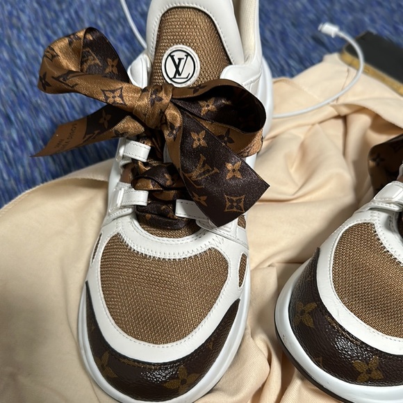 Used shoes I have worn them 1 time tight fit to the side of my feet - Picture 6 of 12